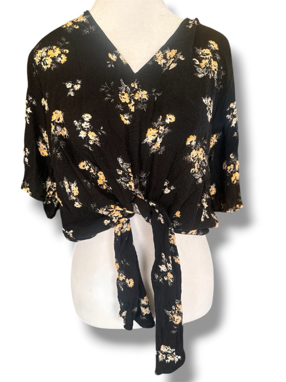 EUC 100% Rayon Floral Tie Front Top from Stitch Fix Size Medium